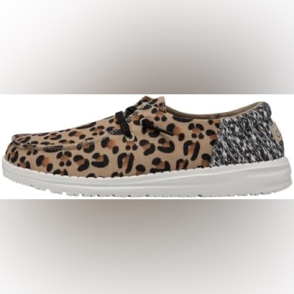 Hey Dude Wendy Funk Cheetah size 8, GUC, slip-on, casual, popular - Picture 1 of 7